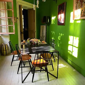 Nuit Au Chateau Bed & Breakfast